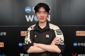 你是以为哥不会心系老东家吗Rascal一边前线扛枪一边在粉丝群给KT加油