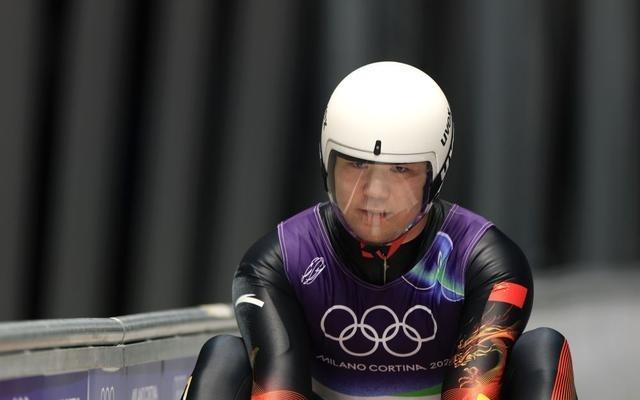 四次滑行、四破纪录！德国选手朗根汉摘得雪橇男子单人金牌