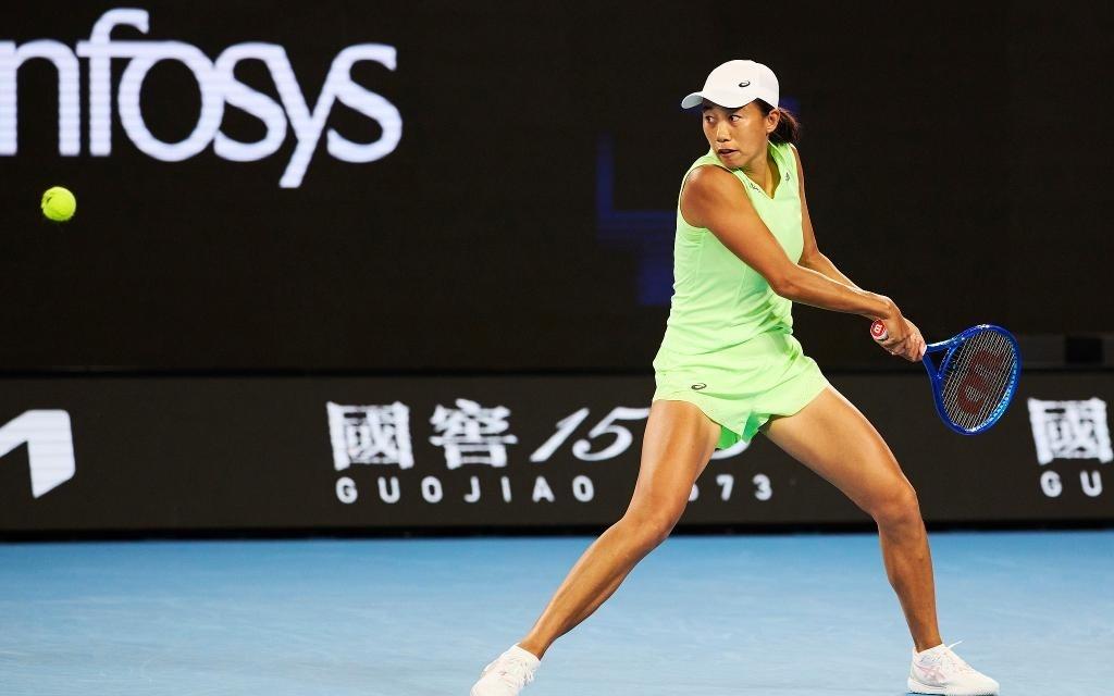 领奖台致敬前辈郑洁，张帅女双再夺冠藏着中国网球20年青春