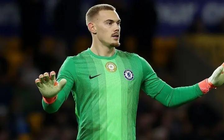 跟队记者：切尔西目前没打算外租门将