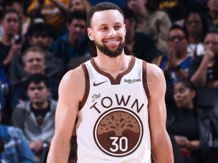 勇士惜败！库里27+6无奈6犯，小卡24+12科尔暴怒，巴特勒24分11罚