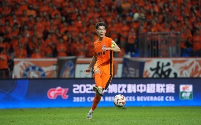 难适应侯永永顶薪回归中超后28场4球2助,上赛季挪甲金靴+MVP