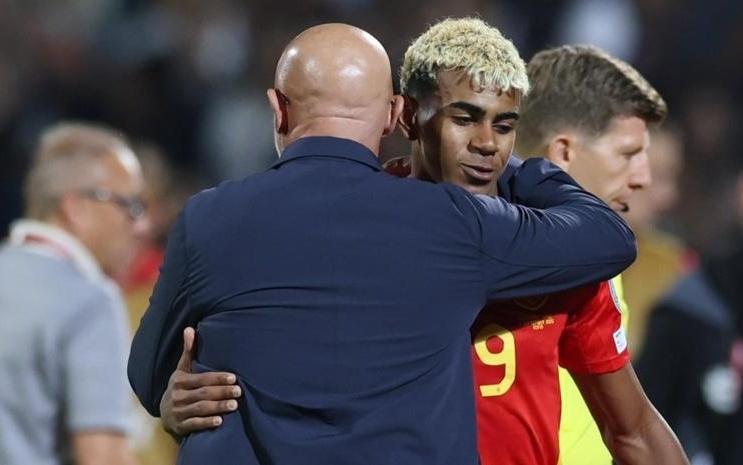 世体：亚马尔接连缺席国家队比赛，下次