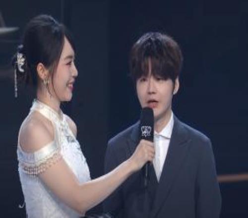 太恨老东家了！Crisp为TES抽到GEN此前红米表示要加强对线所以换辅助