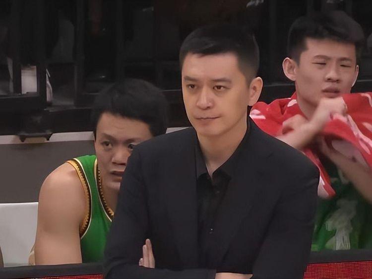 辽宁输青岛揪出两大废才，两首发合砍0分，坑惨杨鸣，一言难尽