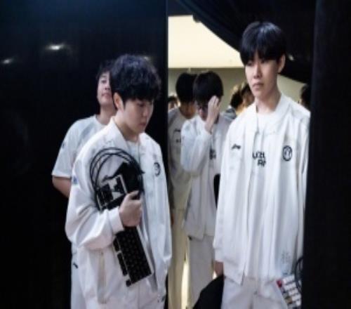 还要兄弟LOL！北川经纪人爆料：Theshy和Rookie续约了，GALA暂时没有消息