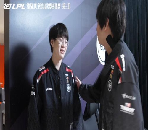 EDG赛前花絮：提前在下路游走的Ale