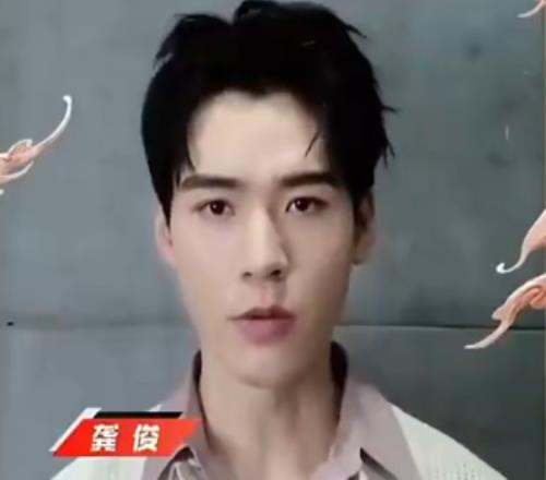 老电竞粉丝了！演员龚俊为中国电竞加油