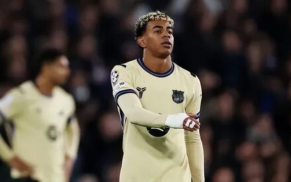 一条龙破门！切尔西18岁小将闪耀欧冠同场PK完爆亚马尔