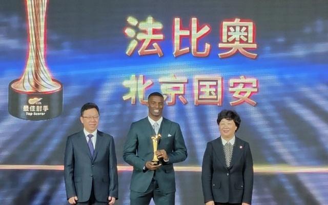 真爱中国！中足联颁奖典礼现场：法比奥成唯一出席外援！