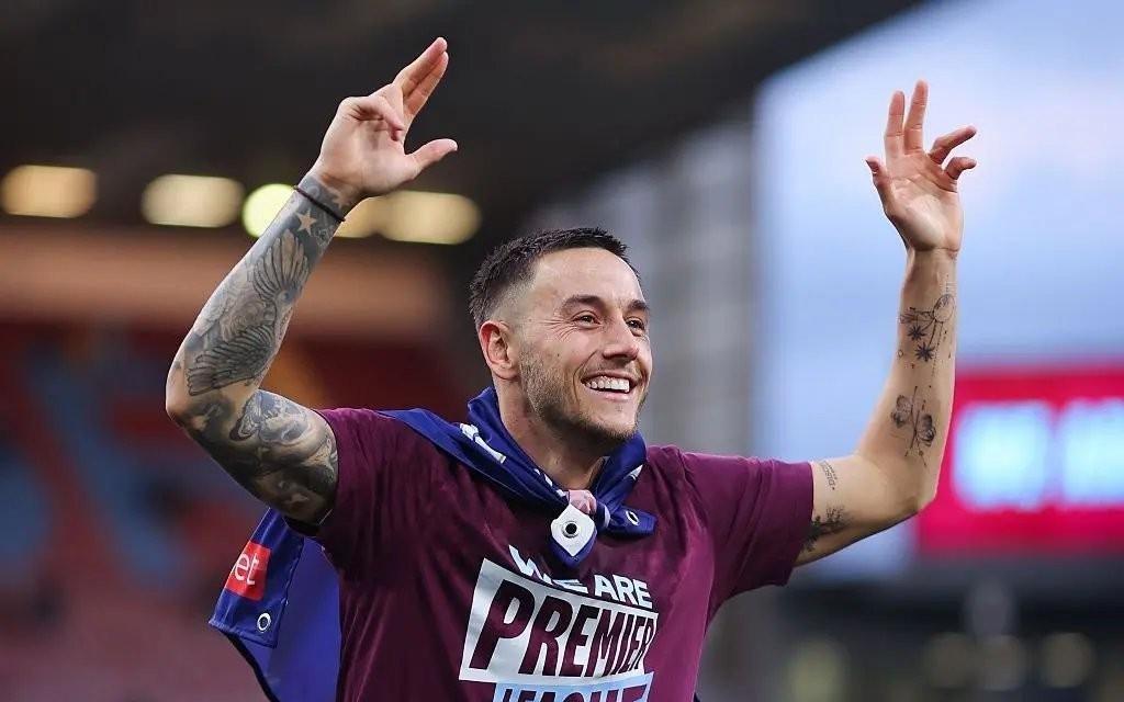 记者：前伯恩利队长布朗希尔转会利雅得青年，双方已签约两年