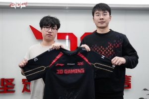 JDG晒照：与选手们的队服合影来啦2026一起加油！