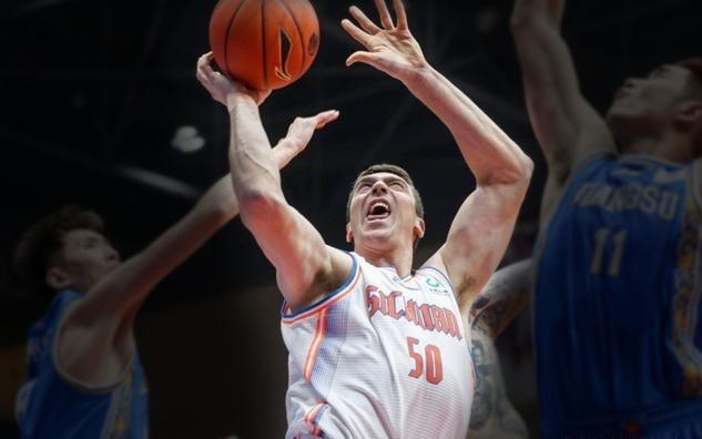 37分钟狂轰49分22篮板，这就是他当年能与格里芬齐名的原因