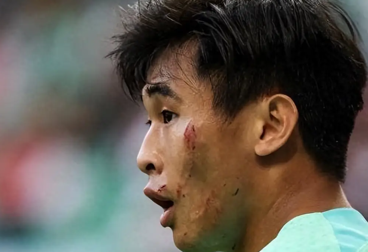 中超转会新消息：申花队国脚离队，原因曝光，将降薪加盟保级队