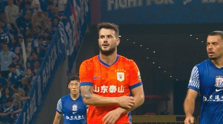 3次领先，3次追平！王大雷送点，泰山绝平申花，中超争冠形势乱了