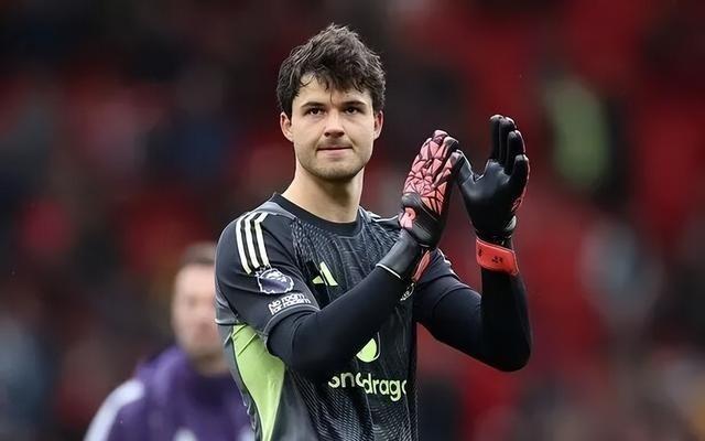 曼联挖到宝了！23岁新援成红魔福将连