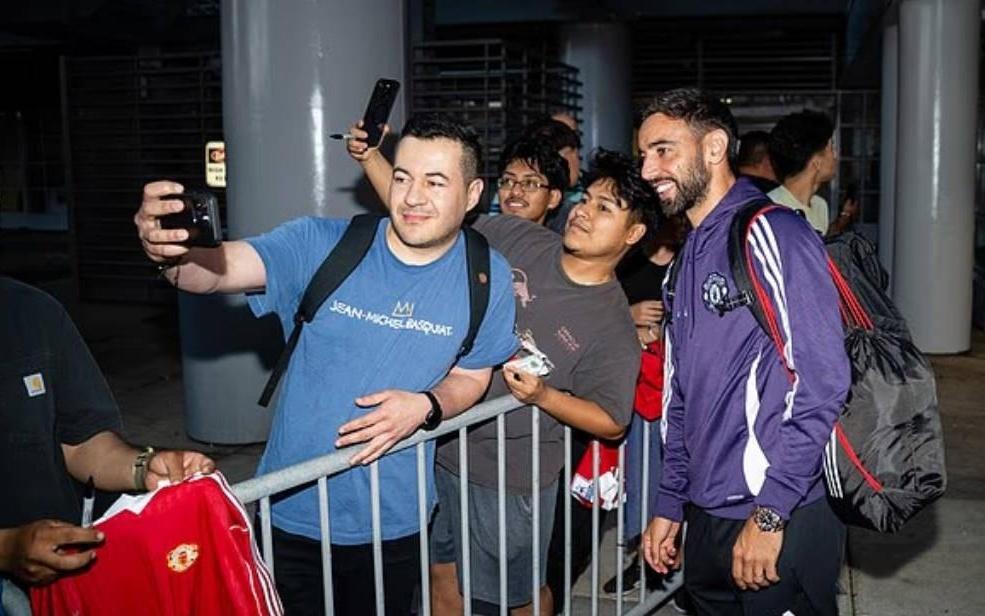 邮报：曼联今夏通过季后赛赚1000万镑，但世界杯会影响其计划