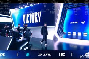 媒体人:WBG中野把锅背好小虎回塔下回城小天更是拼惩全输