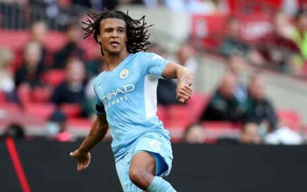 阿斯：阿克完全符合巴萨引援要求，但转会与否取决于曼城态度