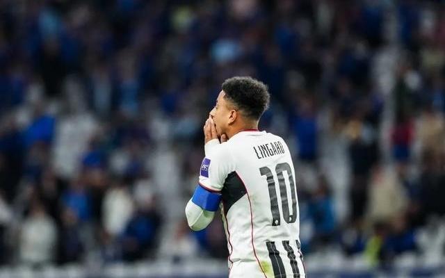 昂首接受球迷掌声!申花亚冠首胜,捍卫中超脸面