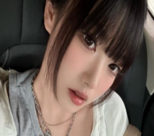 主持周敢敢晒照：定妆照拍了几个jojo立还有炮姐经典投硬币动作