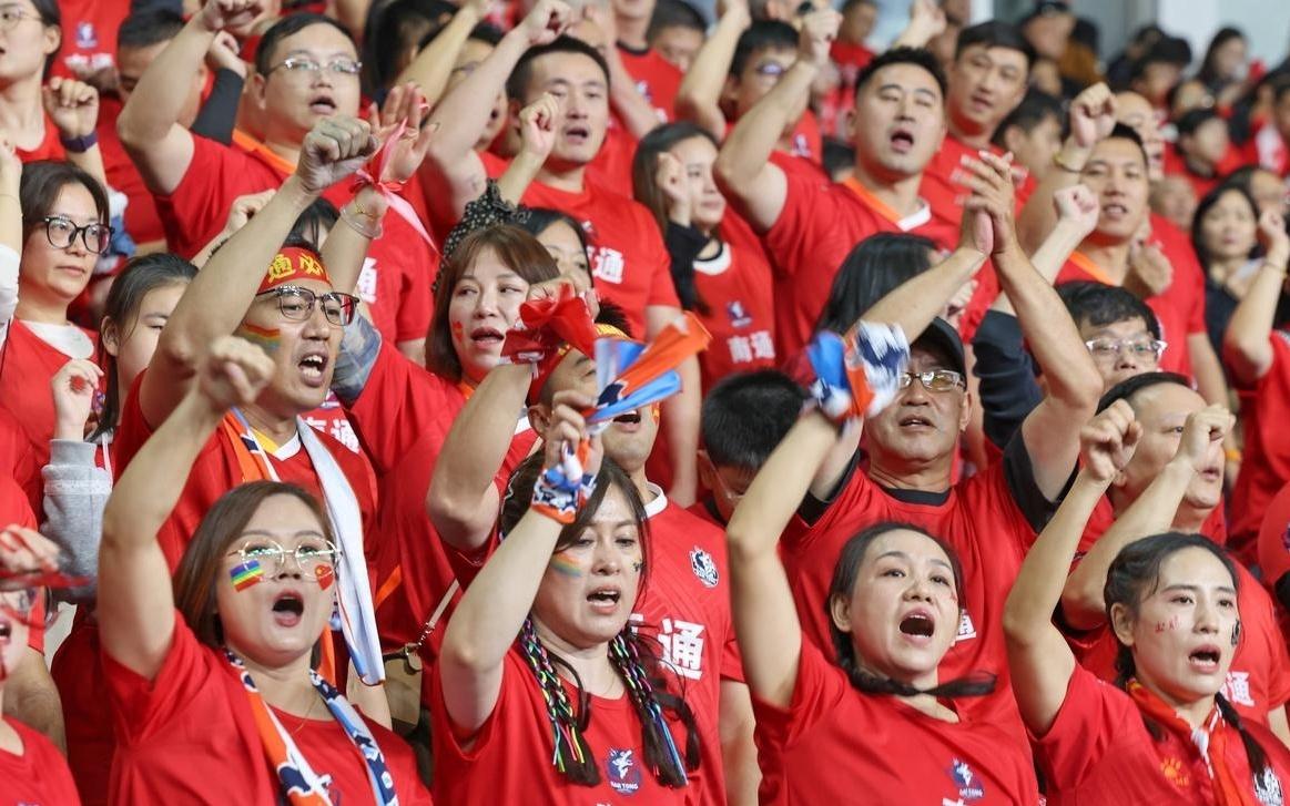 苏超决赛对标世界杯，机器人上场超越中超，220万人关注一场比赛