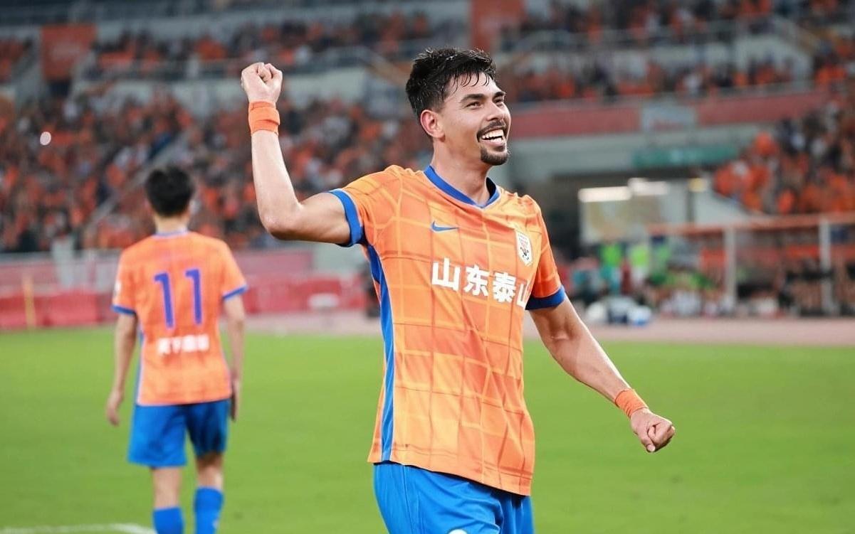 泰山队中后场外援“大换血”：锁定中超强援，马德鲁加或重返巴西
