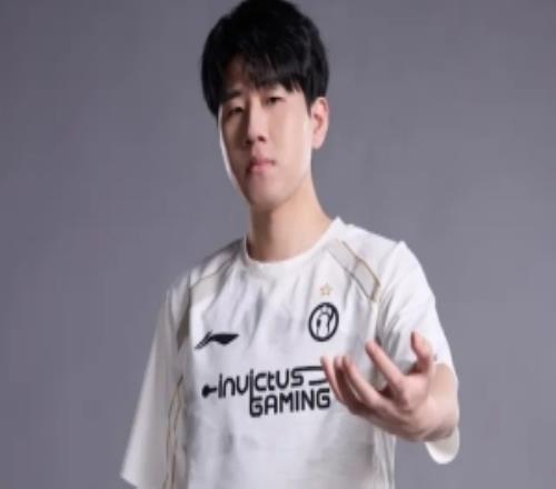 LOL官推提问：S到D，你会将IGGala作为ADC选手排在哪个等级