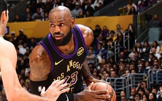 詹姆斯：今晚我努力保持稳定发挥并追求极致效率