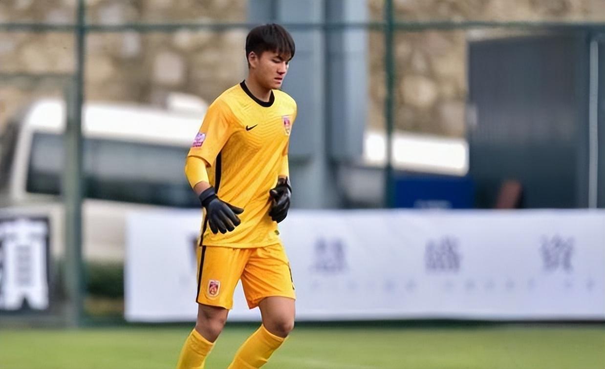 青岛西海岸0比2完败浙江，队中唯有一