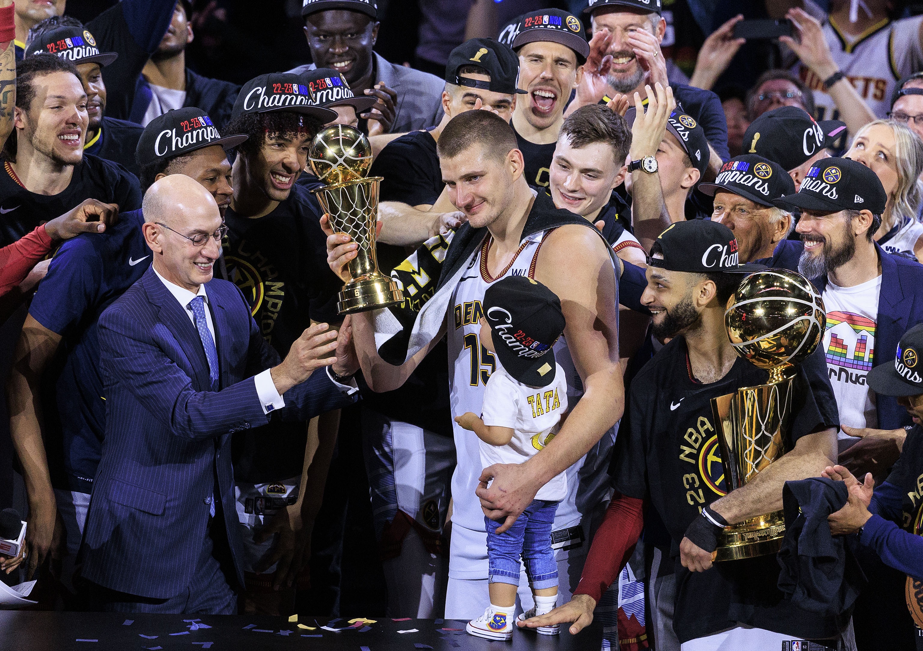 两年前的今天：掘金击败热火夺得NBA总冠军约基奇荣膺FMVP