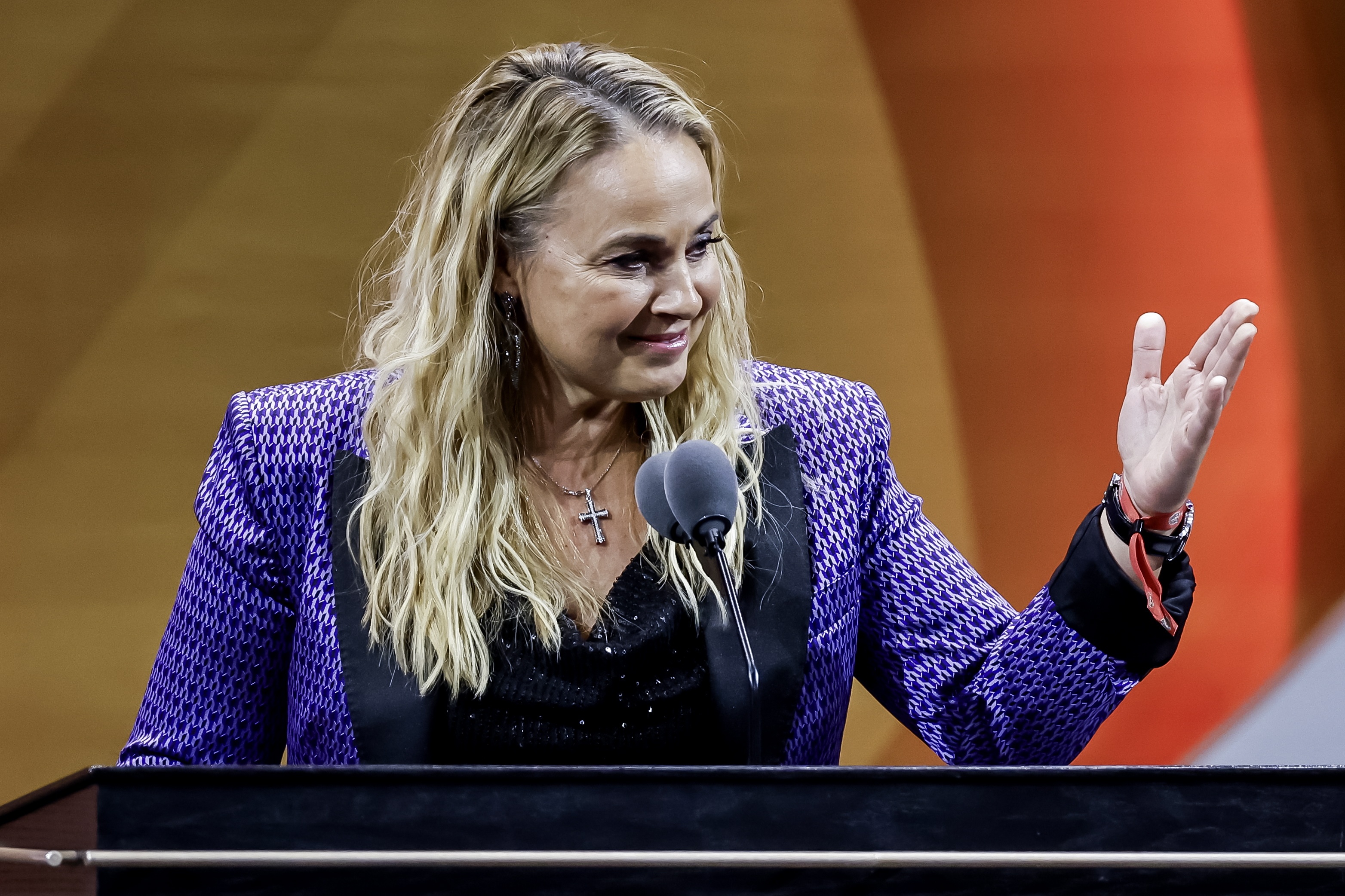 哈蒙拒绝回马刺:我很享受重返女篮球队我不是在等待NBA的机会