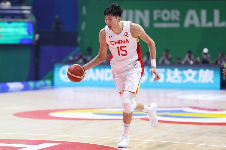 媒体人：20天能让周琦恢复多少很难说对亚洲杯的期待值还得降低
