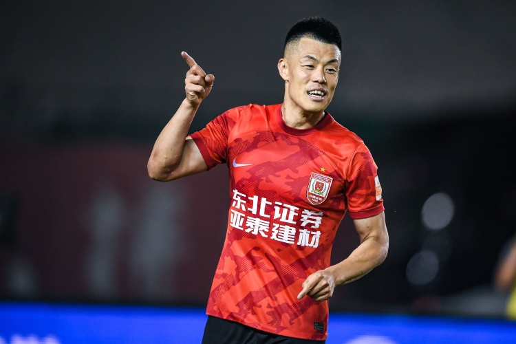 博主:国足没招谭龙应该是岁数太大中场缺传球型球员是个隐患