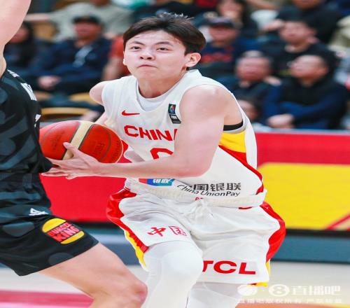 超高效率!杨舒予9投8中&三分2中1攻下17分4板4助