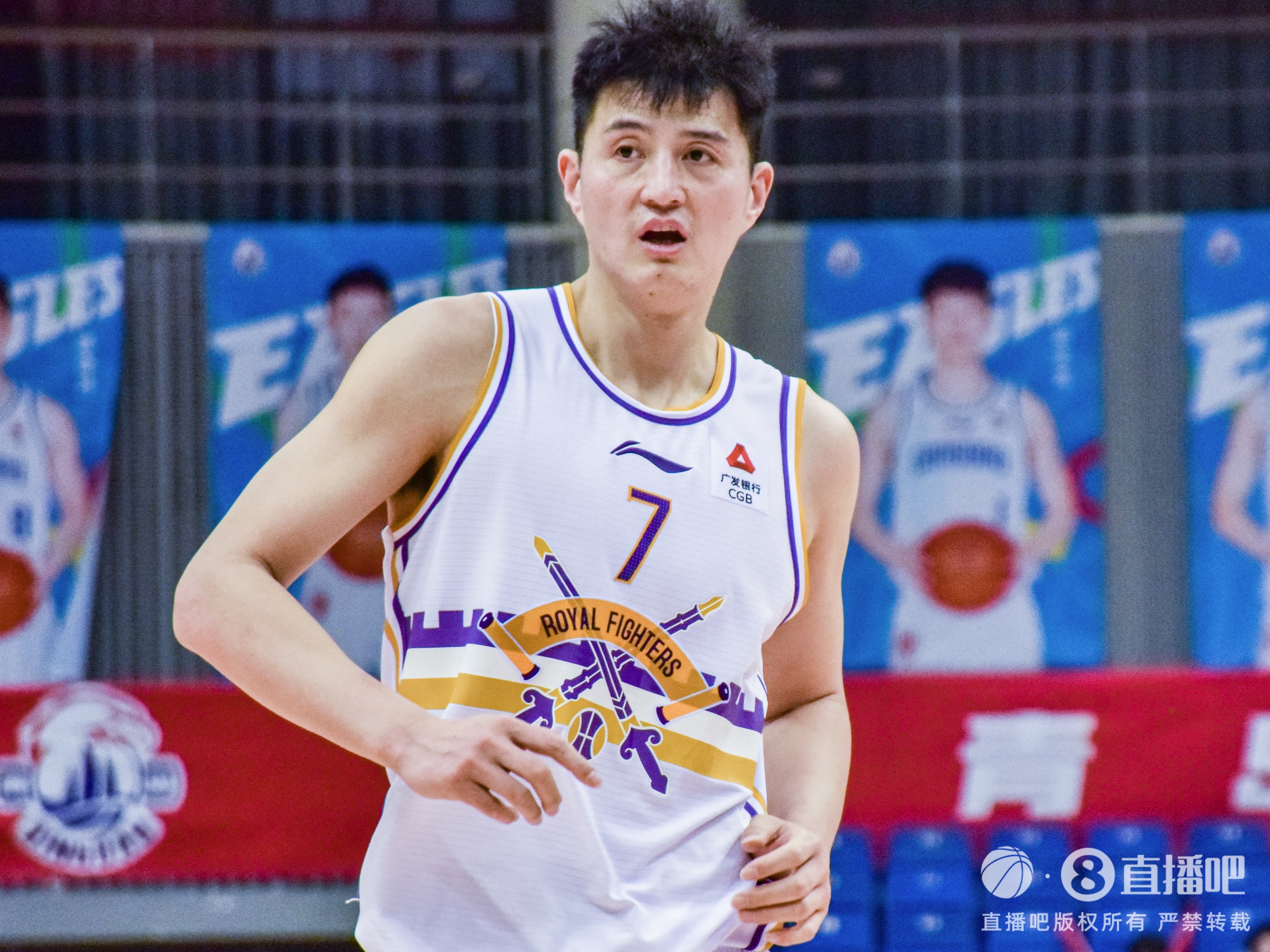 上赛季场均1.4分1.7板媒体人：俞长栋新赛季将签约宁波男篮