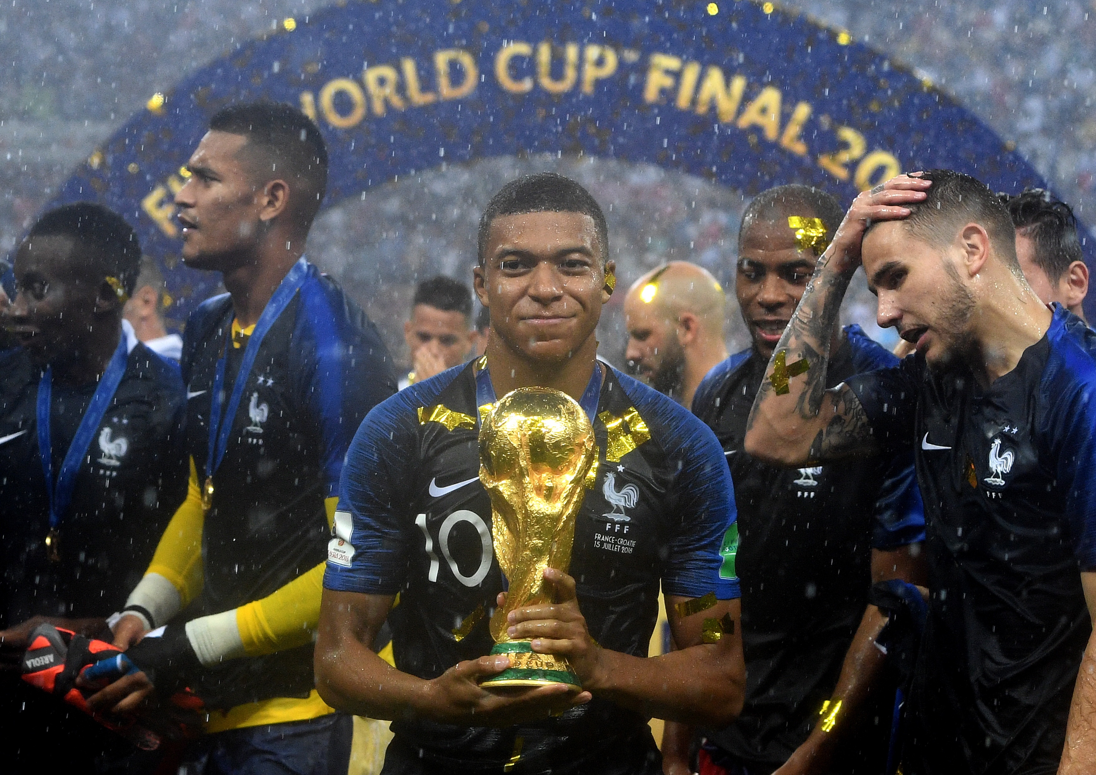 FIFA:登贝莱等巴黎三人、姆巴佩、恩佐有机会成为“双世界冠军”