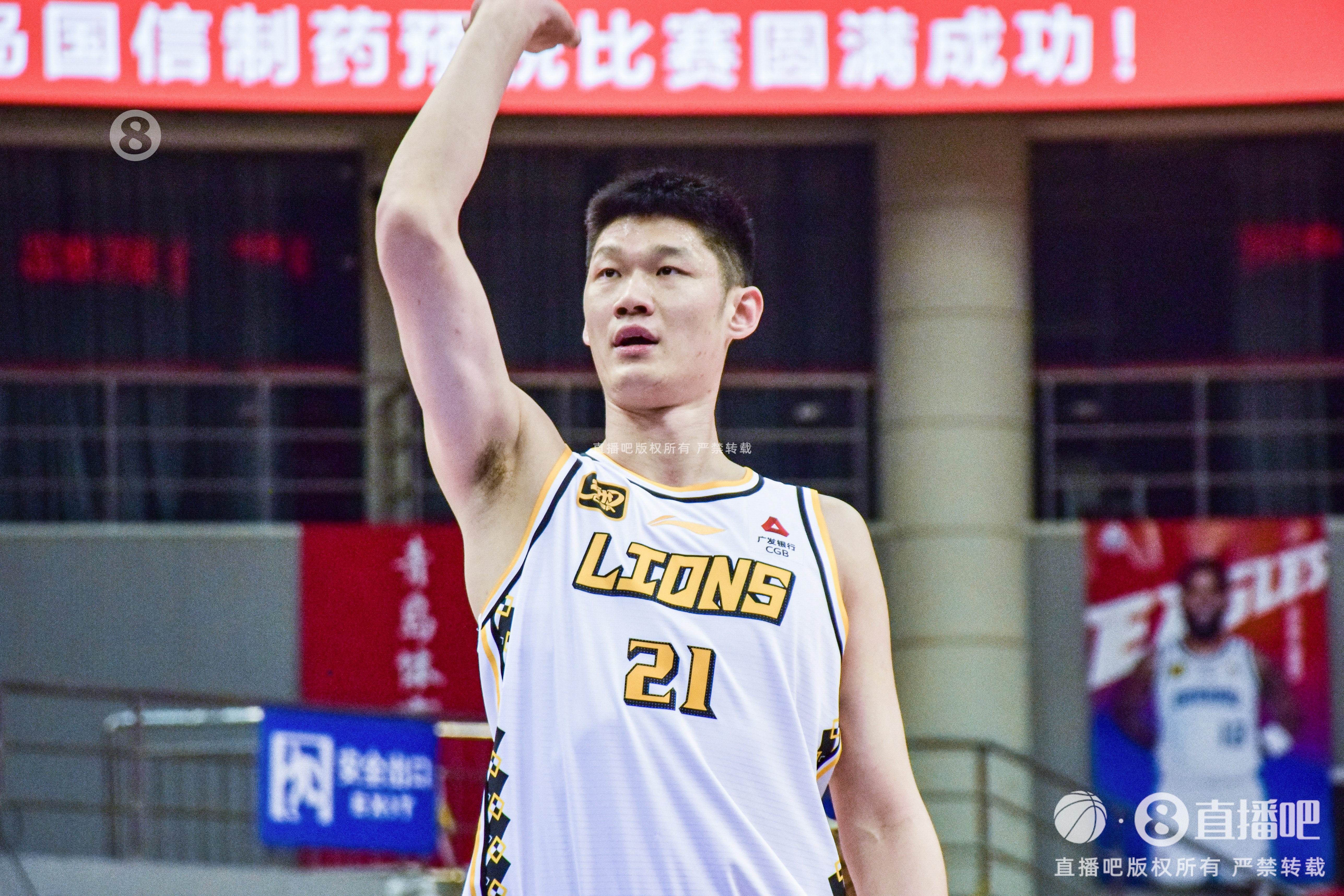 定海神针!胡金秋23中17狂轰全场最高36分10板正负值+19