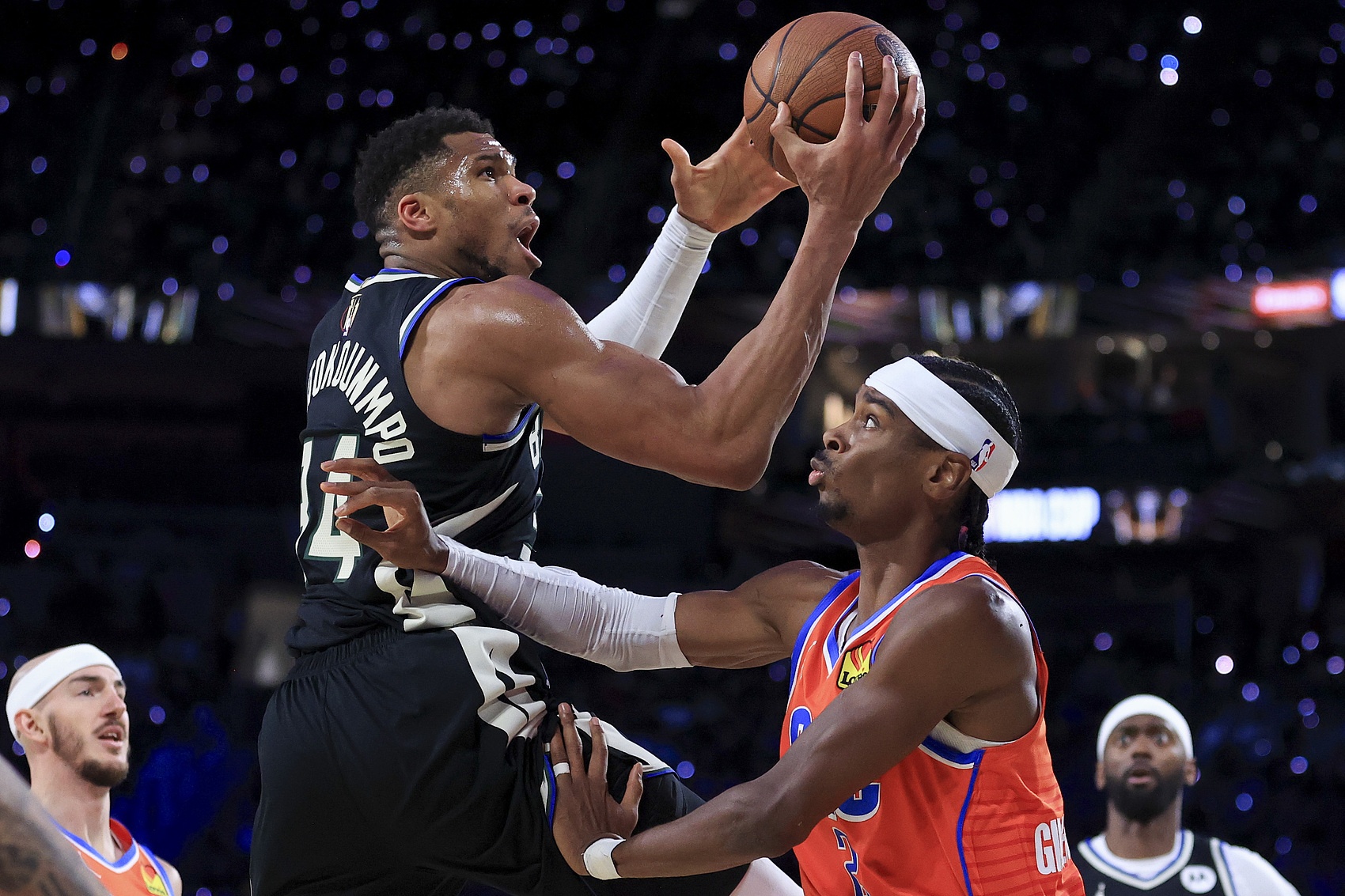 Shams称亚历山大将获得MVP!字母哥:他被黑了吧这不可能是真的