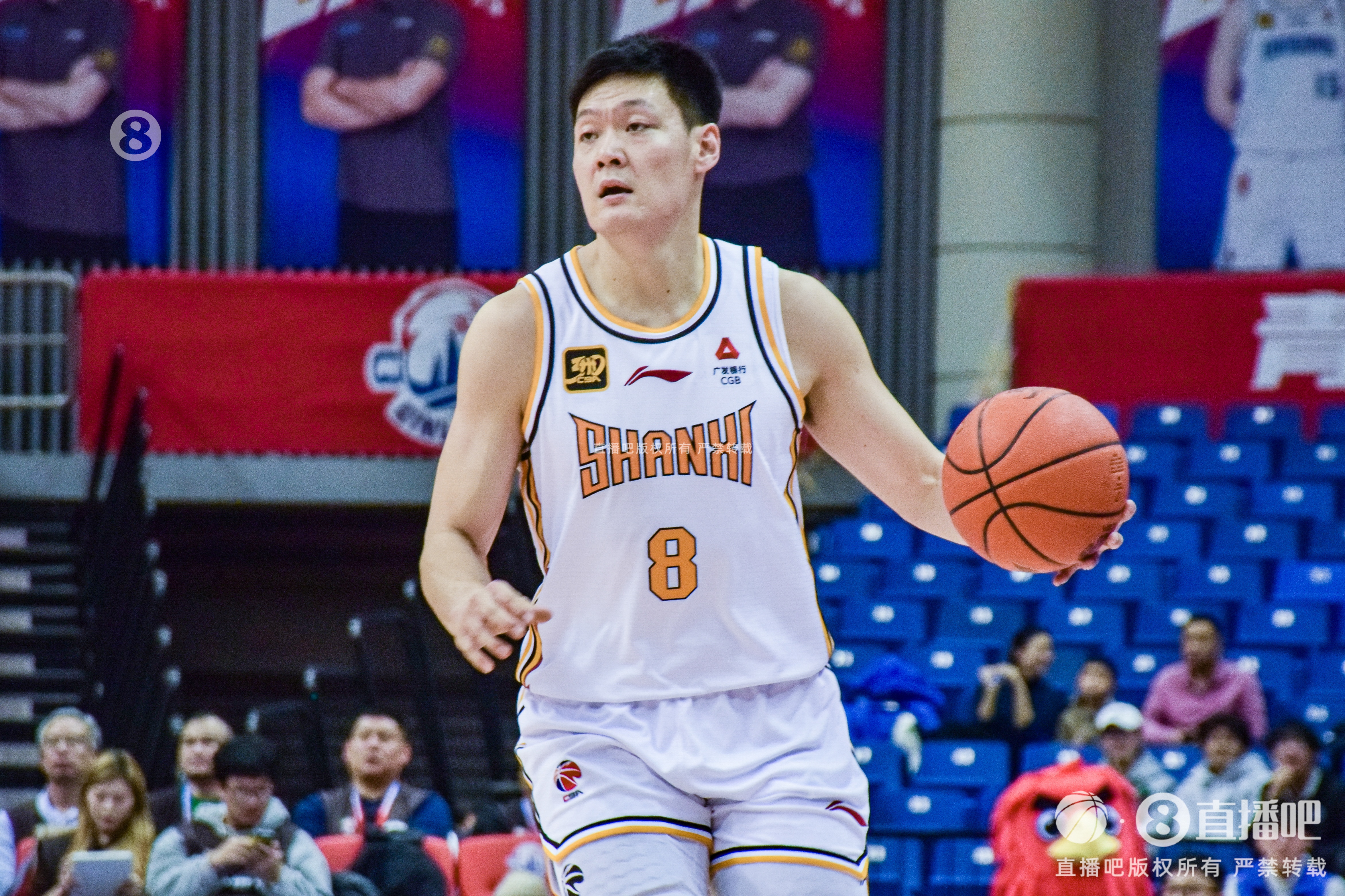 主攻手!张宁半场13中5砍下15分3助三分9中3