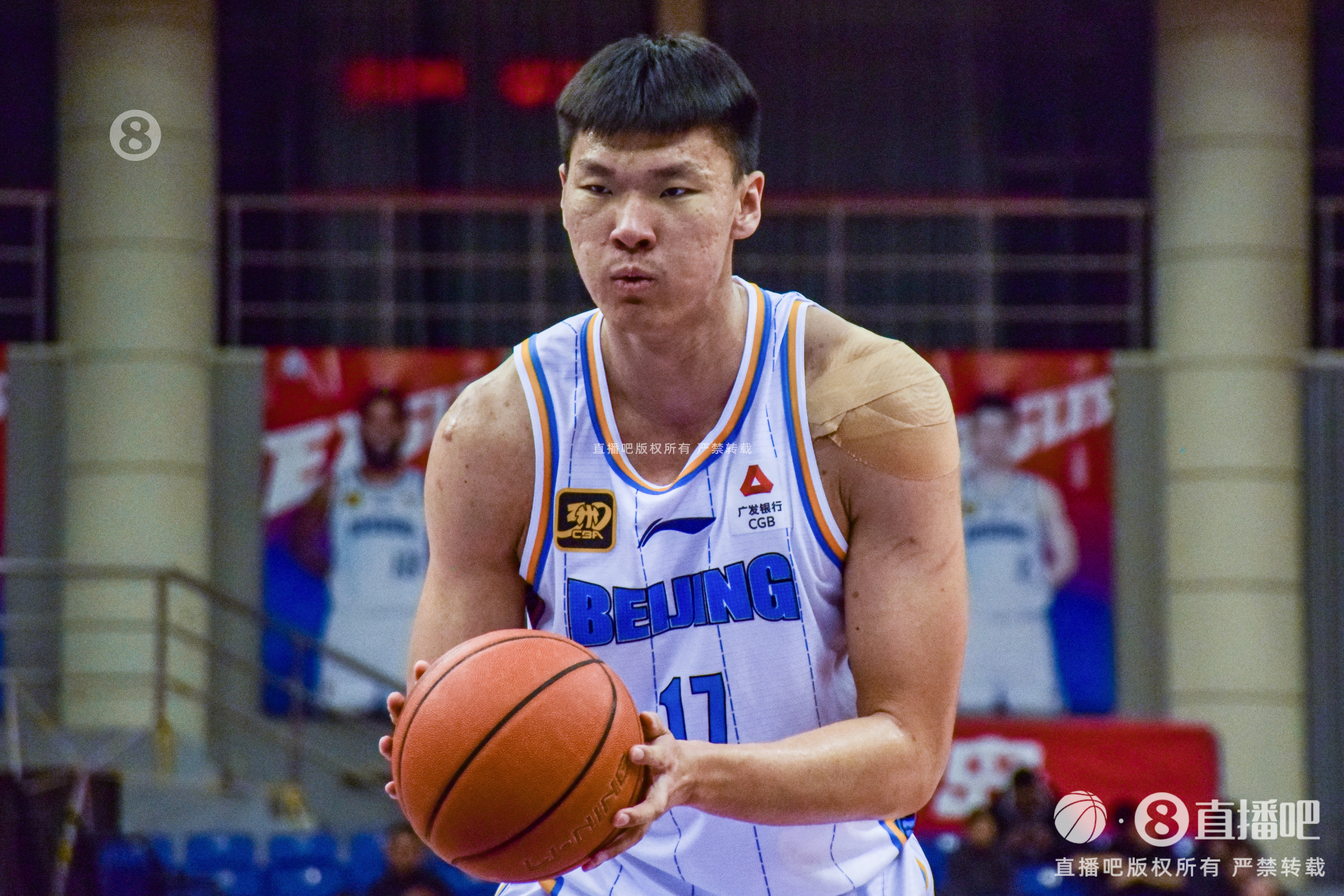 不太行!范子铭10中5拿到10分3板出现2失误5犯规