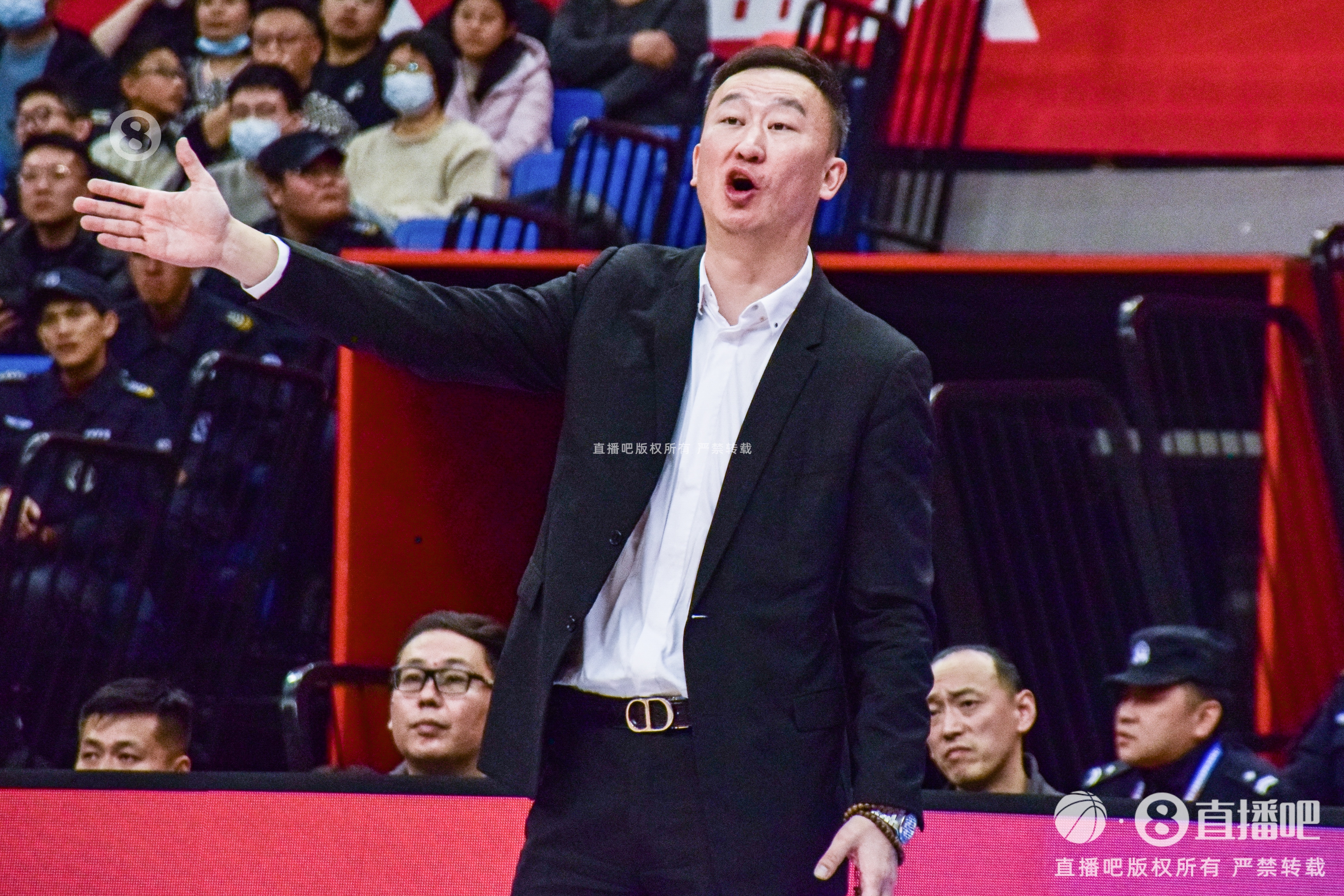媒体人：虽然青岛三周前止步八强但广厦的表现让青岛一直被谈论