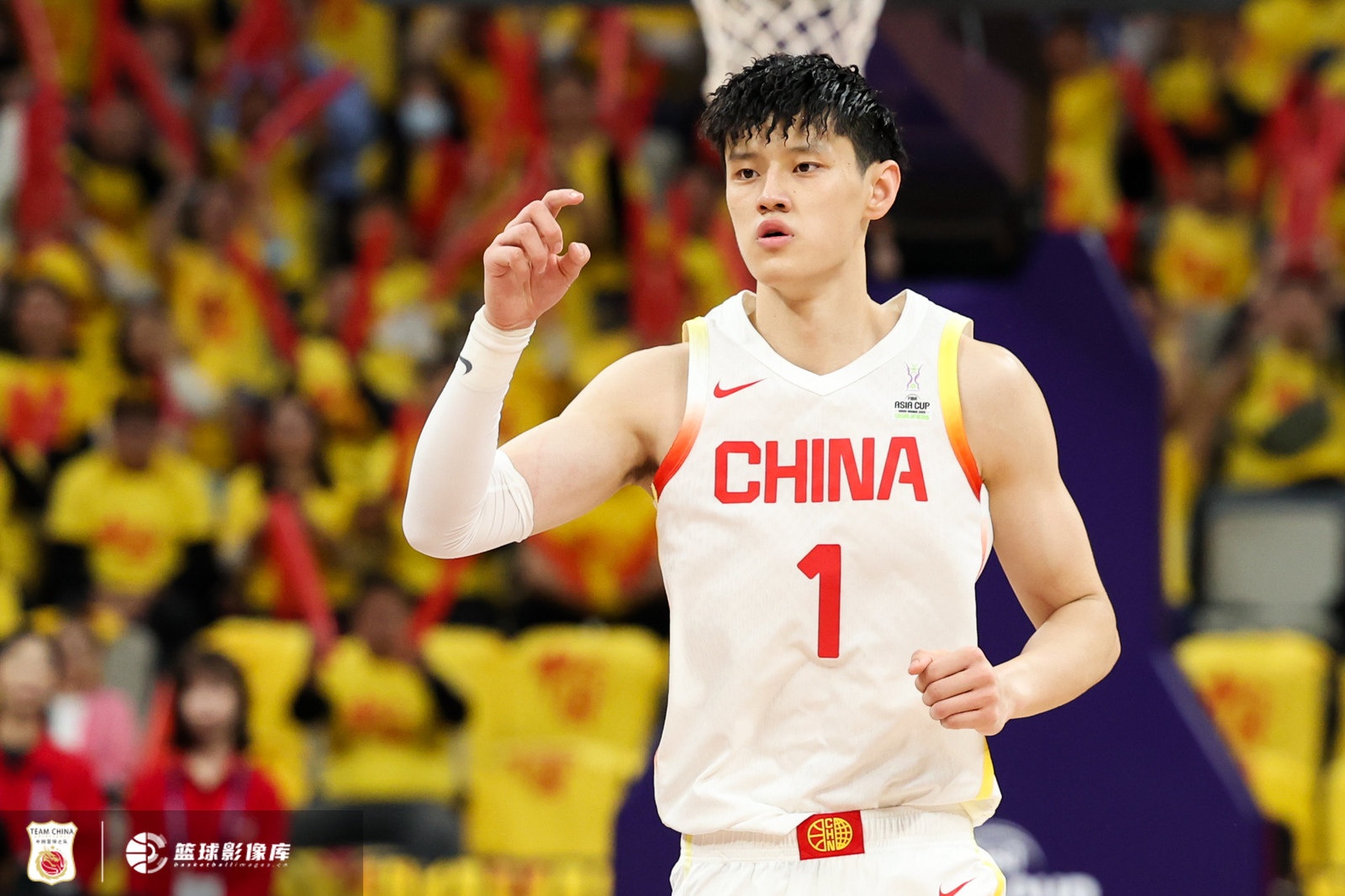 直播吧：曾凡博计划前往德国治疗腰伤希望能出战今年8月的亚洲杯