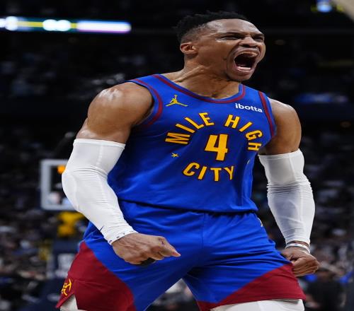 Skip:NBA史上没人比威少更拼快船让其轻松补篮防守有多离谱