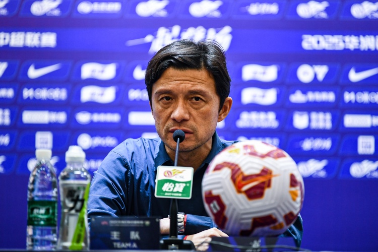 媒体人:亚泰的问题是引援全面失败,谢晖下课解决不了什么问题