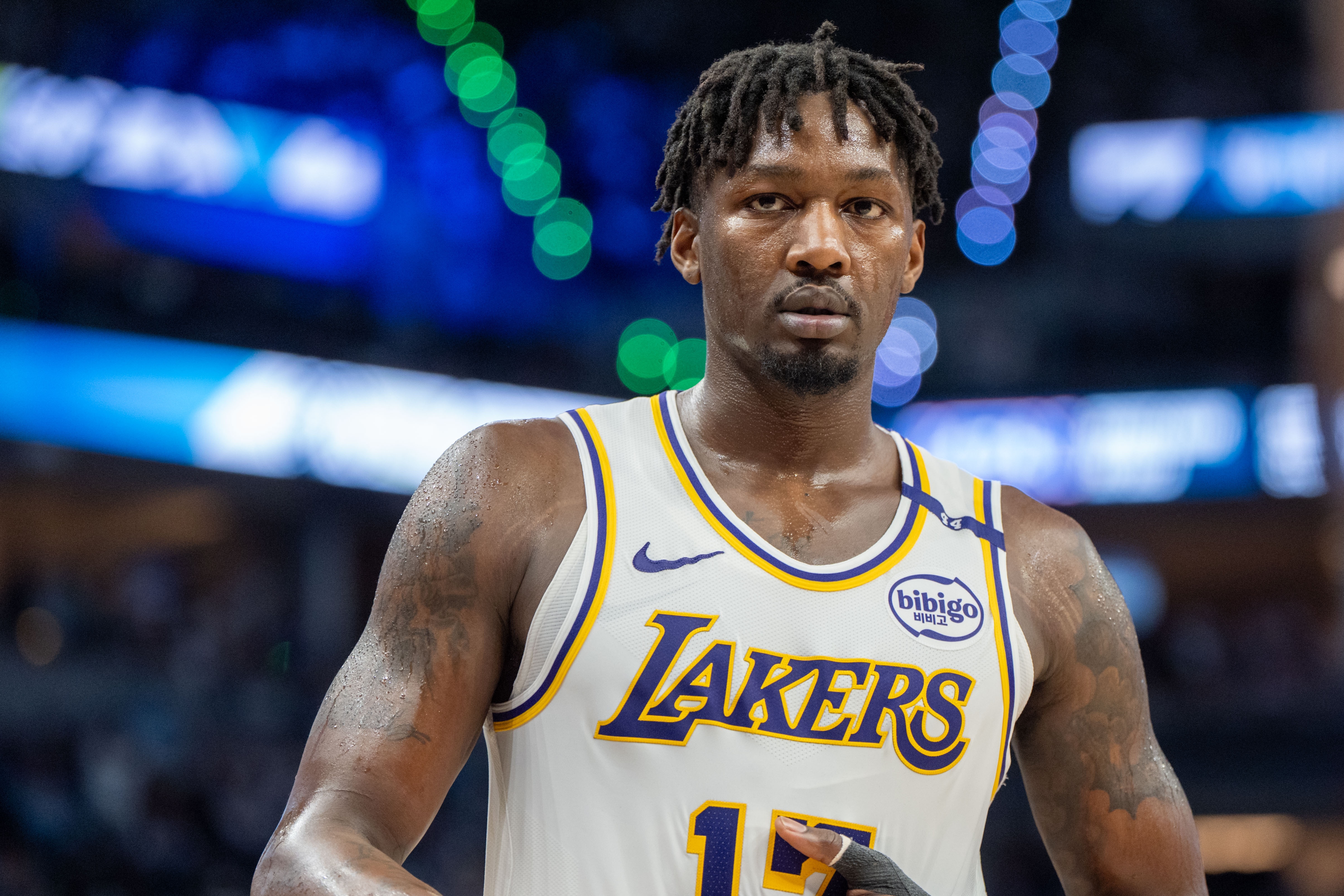 合格3D!NBA官推祝湖人前锋芬尼史密斯32岁生日快乐