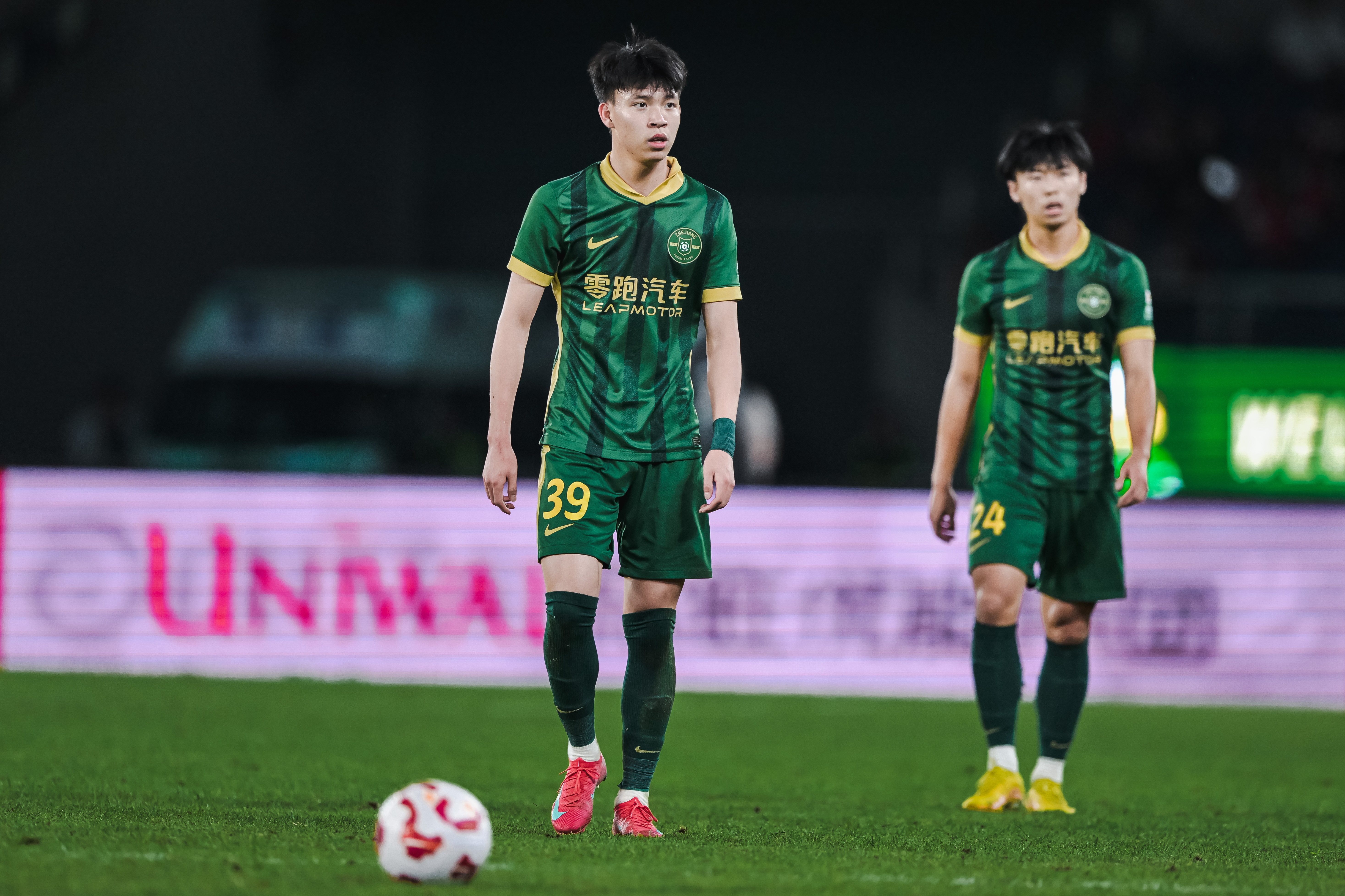 赛季才三分之一18岁王钰栋目标本赛季进5球,9轮6球超额完成!