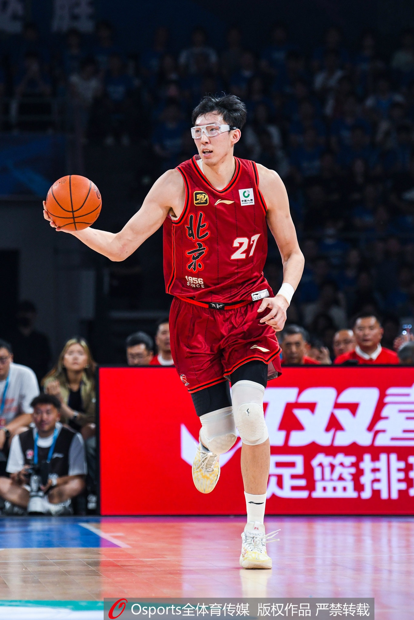 新京报:无缘CBA总冠军北京男篮本赛季的表现依旧值得肯定