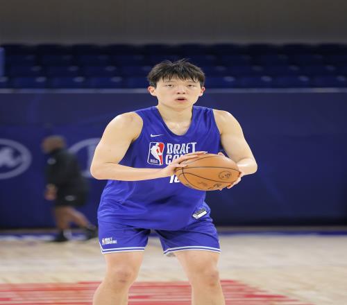 杨瀚森球队单独试训：试训过开拓者&爵士将试训步行者&老鹰等队