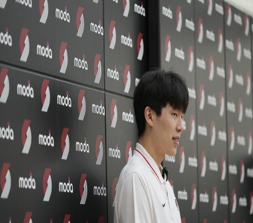 队记谈杨瀚森:不是最好的选择寄希望于他变成约基奇不现实